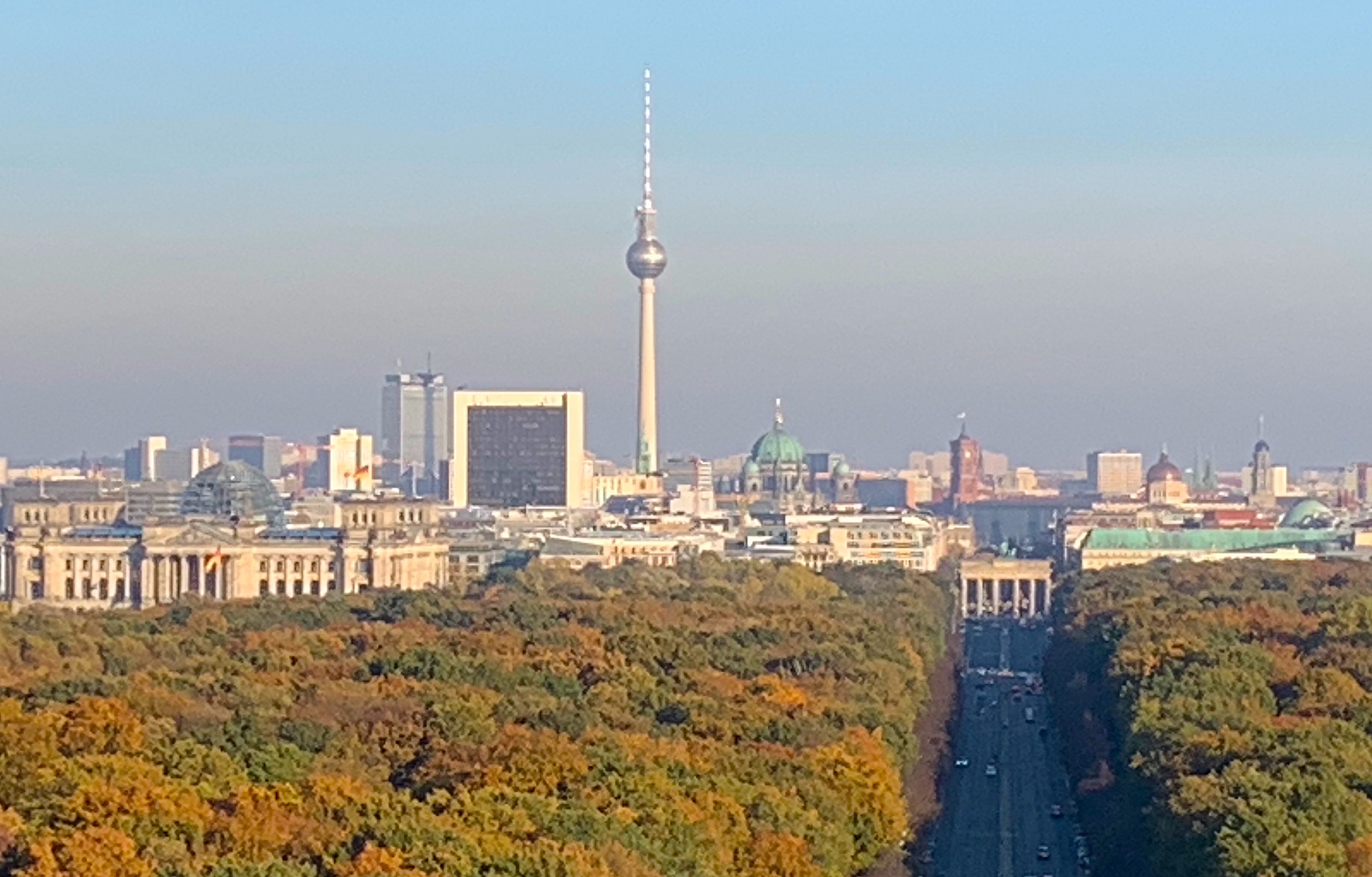 Blick über die Berliner Innenstadt von der Siegessäule in Richtung Fernsehturm